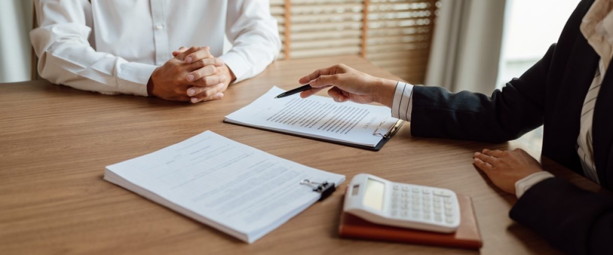 Business,People,Signing,Contract,Making,Deal,With,Life,Insurance,Agent