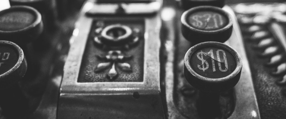 Image of an old fashioned cash register